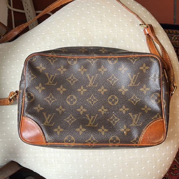 Louis Vuitton TROCADÉRO LEATHER CROSSBODY BAG - Picture 2 of 16